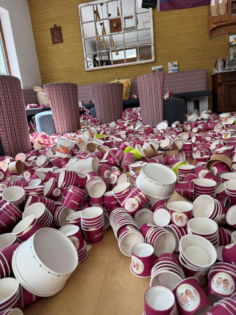 kein Einweg mehr - Aktion mit Becherberg