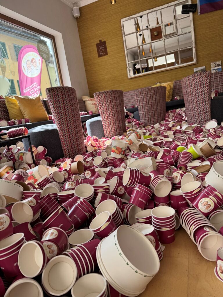 kein Einweg mehr - Aktion mit Becherberg